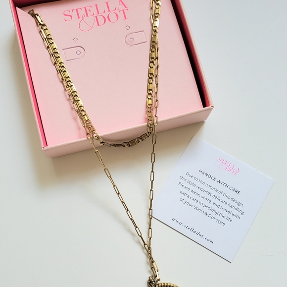 S&D Heritage Coin Pendant Necklace in Gold - Picture 6 of 7